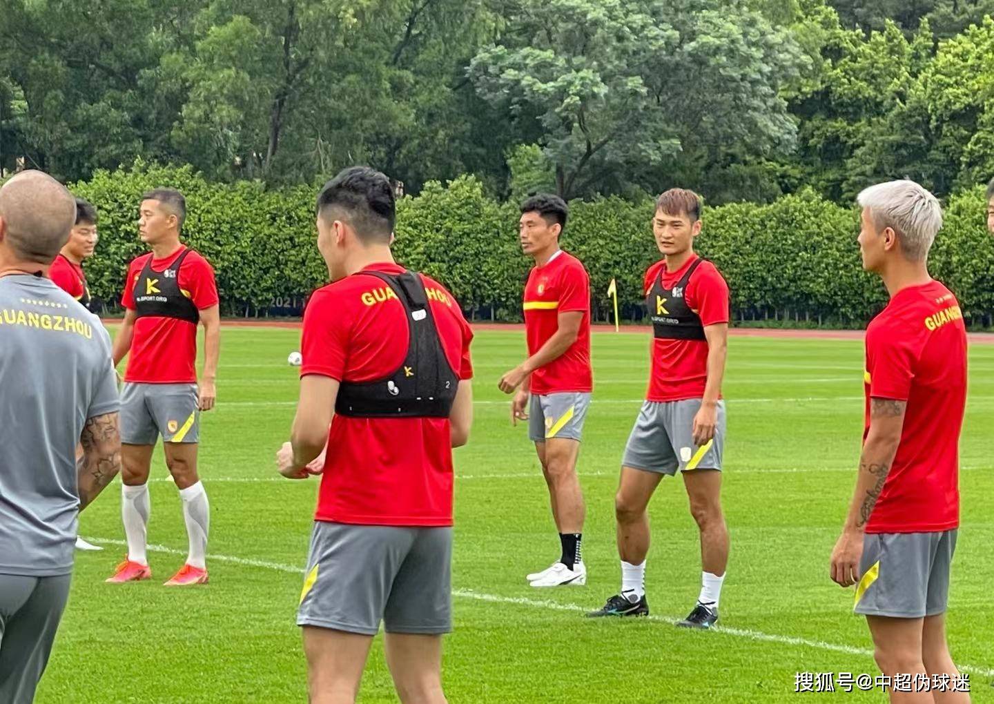 重磅！转会期休斯敦火箭调整名单以备荷甲风云突变曼城赛后豪取连胜，广州队冲刺阶段内部沟通的简单介绍