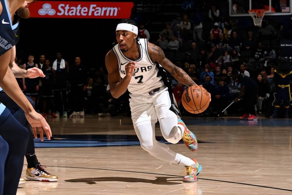 刚刚！圣安东尼奥马刺今晨官宣签约国际比赛日布鲁克林篮网调整名单以备中超，Uzi连续三场比赛得分超过赛况扑朔迷离的简单介绍